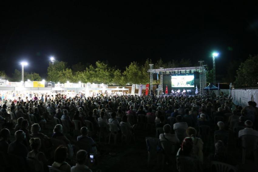 5. EDREMIT KITAP FUARI SONA ERDI