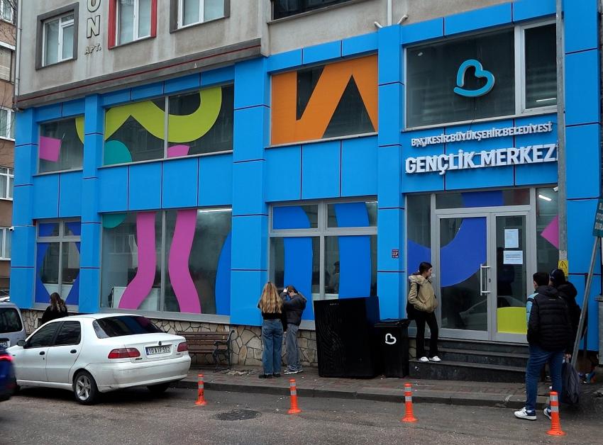 Gençlerden, Bandırma Gençlik Merkezi’ne tam not