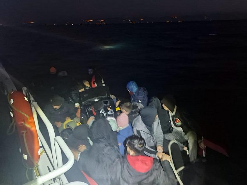 AYVALIK’TA 12’Sİ ÇOCUK 27 DÜZENSİZ GÖÇMEN YAKALANDI