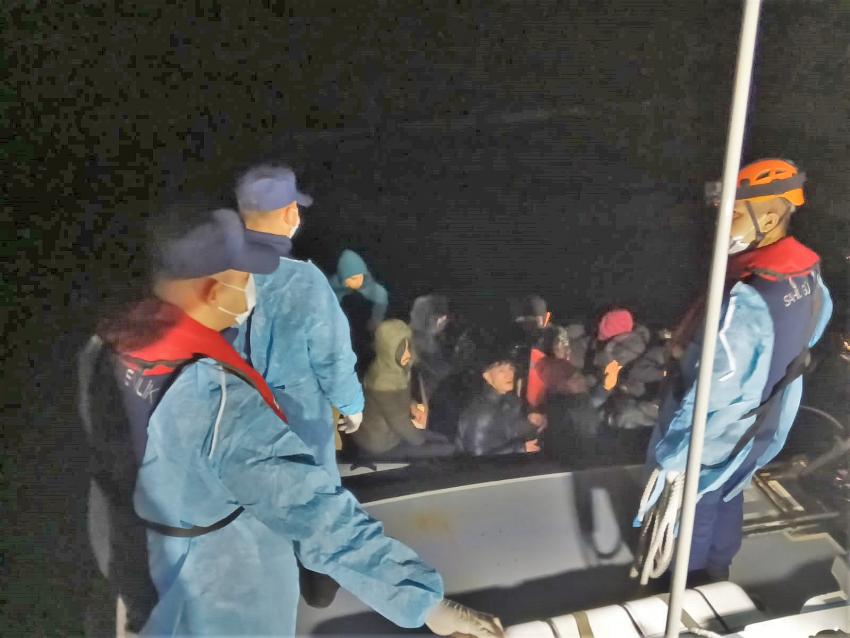 Ayvalık’ta 3’ü çocuk 12 düzensiz göçmen yakalandı