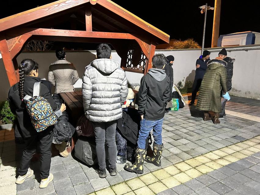 Ayvalık’ta 18 göçmen ve 3 Iraklı organizatör polisten kaçamadı