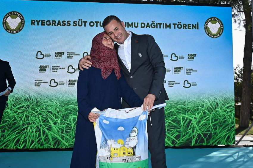 Gönenli 500 çiftçiye süt otu tohumu dağıtıldı