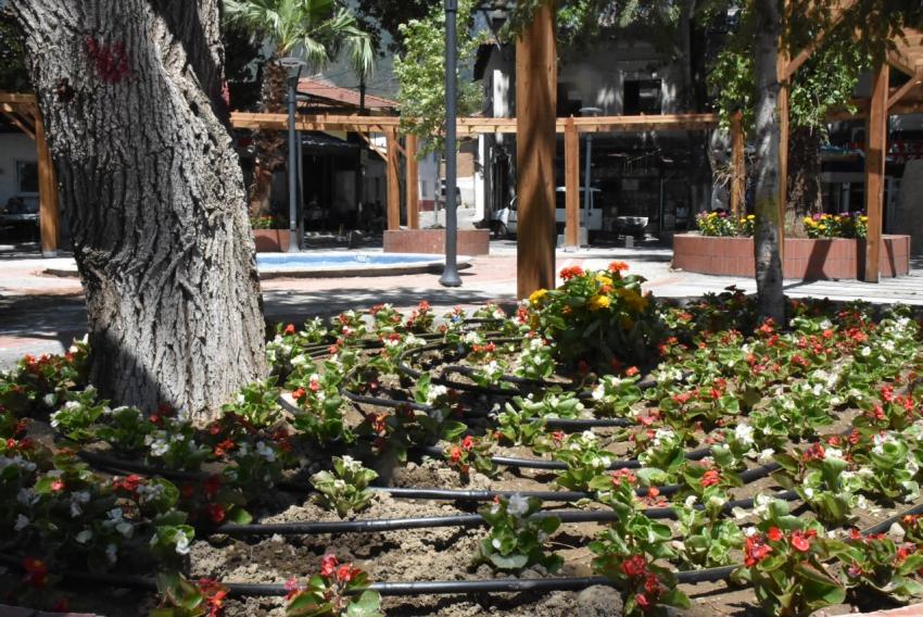 GÜRE’DE YENİ KÖY MEYDANI RENKLENİYOR