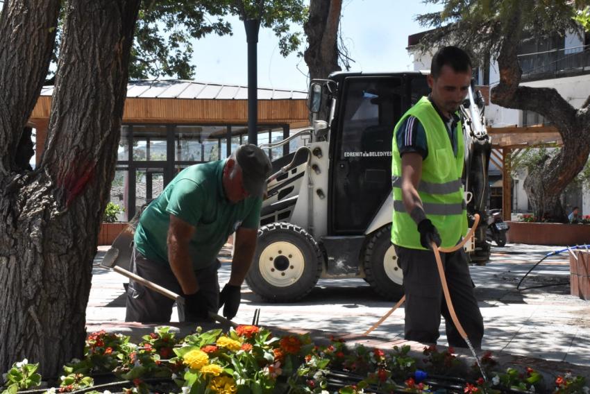 GÜRE’DE YENİ KÖY MEYDANI RENKLENİYOR