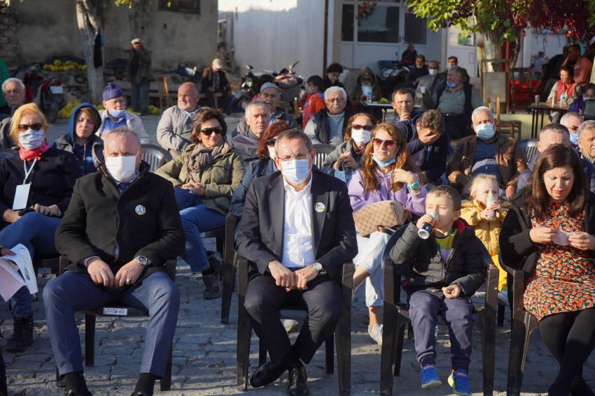 İKLİM DEĞİŞİKLİĞİNİN ZEYTİNE ETKİSİ KONUŞULDU