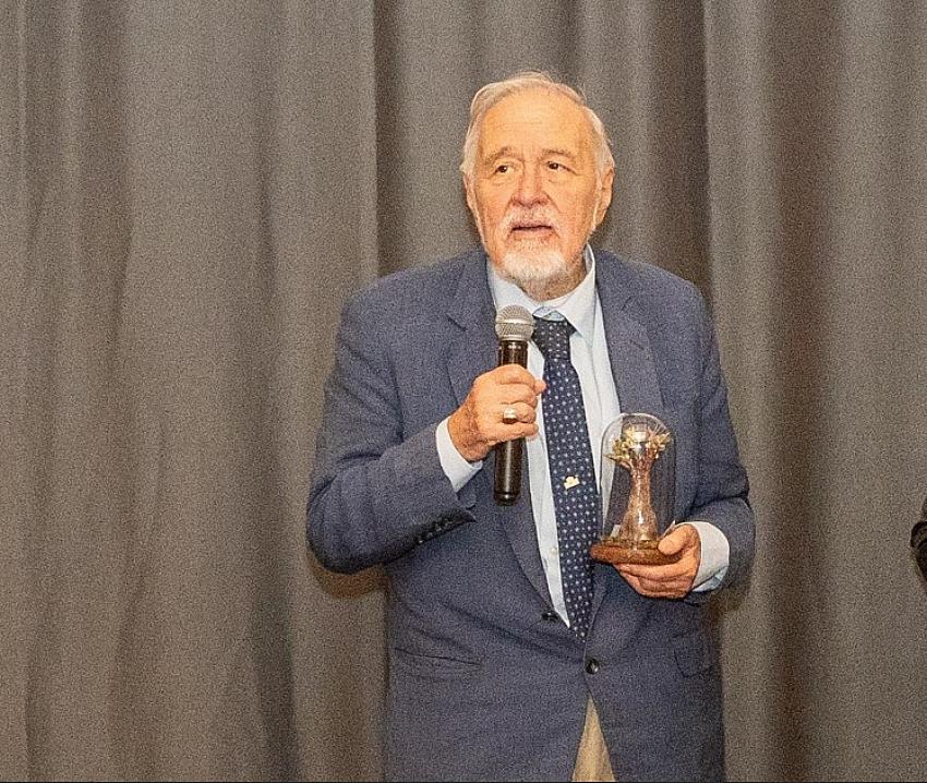 ÜNLÜ TARİHÇİ PROFESÖR İLBER ORTAYLI, “HEPİNİZ ZEYTİNLİK ALIN VE ZEYTİN YETİŞTİRİN”