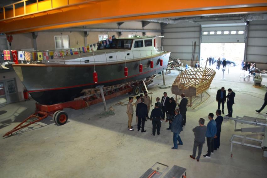 DENİZCİLİK LESİSİ ÖĞRENCİLERİ İLK TEKNELERİNİ YAPTI