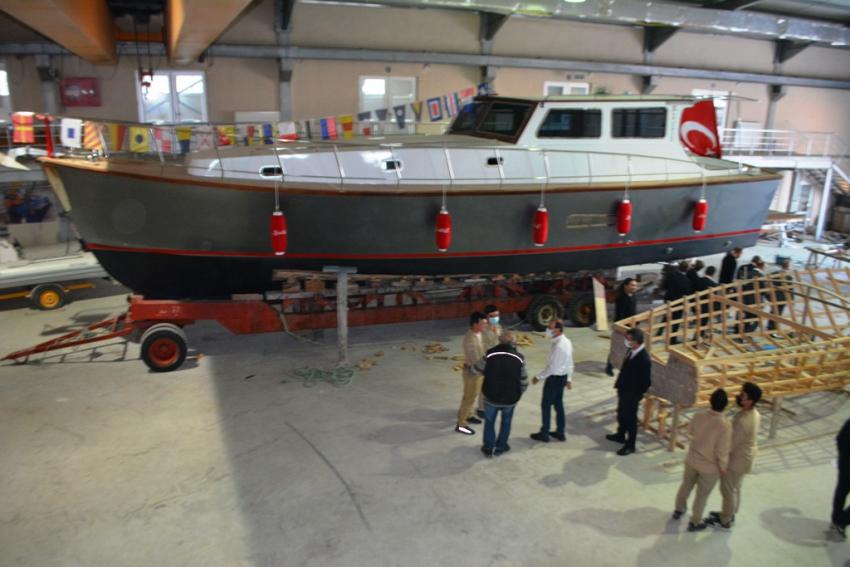 DENİZCİLİK LESİSİ ÖĞRENCİLERİ İLK TEKNELERİNİ YAPTI