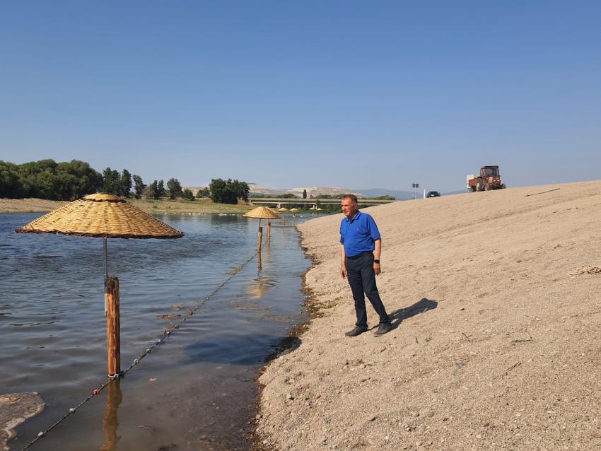 BIGADIÇ BELEDIYESI'NDEN ÇAY KENARINA KUMSAL