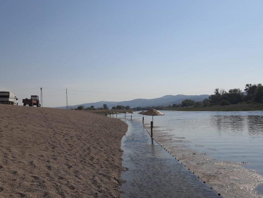 BIGADIÇ BELEDIYESI'NDEN ÇAY KENARINA KUMSAL