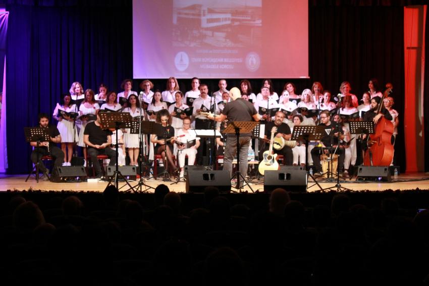 MÜBADELE KOROSU'NDAN KARŞIYAKA’DA MUHTEŞEM KONSER