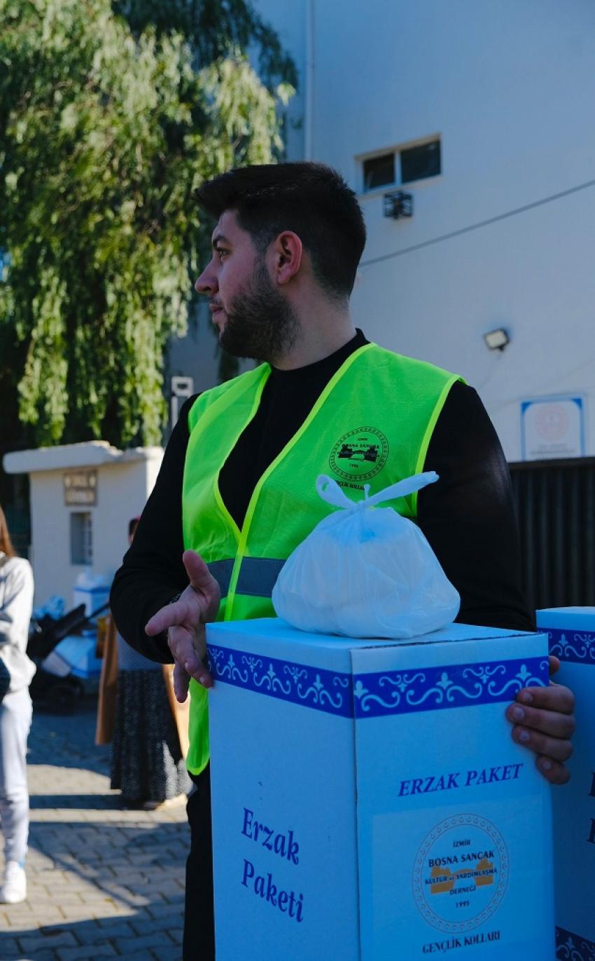 İZMİRLİ GENÇ BOŞNAKLARDAN RAMAZAN YARDIMI