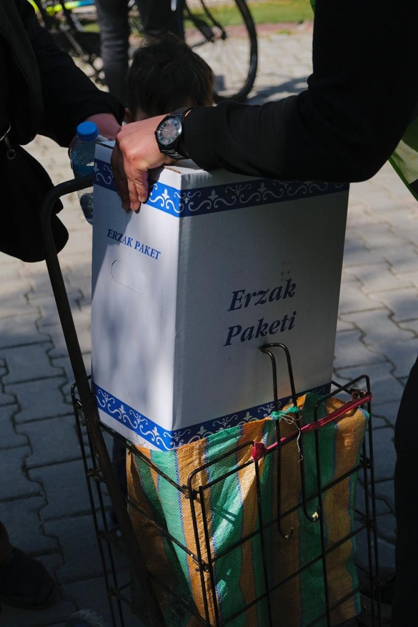 İZMİRLİ GENÇ BOŞNAKLARDAN RAMAZAN YARDIMI