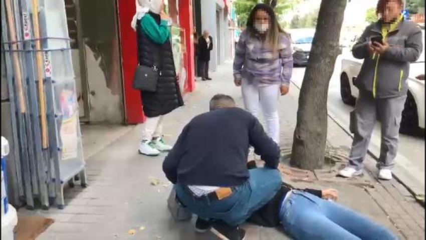 KADINA ŞIDDET GÖRÜNTÜLERI KAN DONDURDU! YUMRUK ATIP YERDE TEKMELEDI