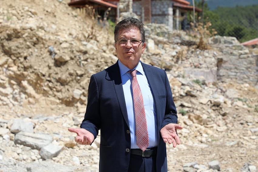 Edremit Belediye Başkanı Selman Hasan Arslan İzinsiz Yıkılan Minare Alanına Gitti