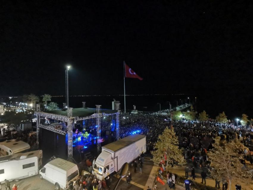 EDREMİT’TE CUMHURİYET KONSERİ