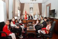 23 NİSAN ÖNCESİ AYVALIK BELEDİYESİ’Nİ ÇOCUKLAR ELE GEÇİRDİ