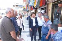 İYİ PARTI BALIKESIR İL BAŞKANI ÖZLEM URAL SINDIRGI ESNAFININ YANINDA