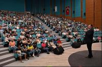 BAŞKAN YILMAZ, BAÜN’DE GENÇLERLE BULUŞTU