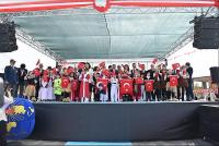 BÜYÜKŞEHIR, 23 NISAN'I ŞÖLEN HAVASINDA KUTLADI