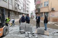 EDREMİT BELEDİYESİ DÖRT KOLDAN YOL YAPIYOR