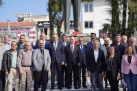 AYVALIKLI MUHTARLAR CUMHURİYET MEYDANI’NDA BULUŞTU