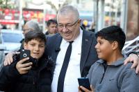 BAŞKAN ERTAŞ ÇARŞAMBA PAZARINDA ESNAFI ZİYARET ETTİ