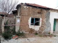 BURHANİYE METRUK BİNALARDAN ARINIYOR