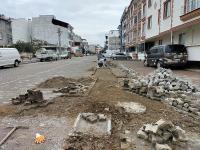 EDREMİT’TE BOZUK YOLLAR TAMİRLENİYOR