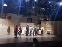 AYVALIK BELEDİYE TİYATROSU “HATIRLA EY PERİ” İLE ÖREN SEYİRCİSİNİN KARŞISINDAYDI