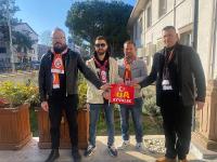 Ayvalık’ta Galatasaray’ın Ultra Arslan taraftar grubundan Alzheimer hastalarına anlamlı destek