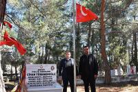 EDREMİT’TE ŞEHİTLERİN KABİRLERİ DÜZENLENDİ