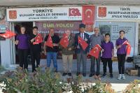 AYVALIK’TA GAZİ BAŞKAN UNVANINI VE MAKAMINI ÖĞRENCİYE DEVRETTİ