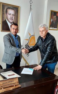 AK PARTİLİ EDREMİT BELEDİYE MECLİS ÜYESİ NEŞAT KELEŞ, İŞLERİNİN YOĞUNLUĞUNDAN DOLAYI GÖREVİNDEN İSTİFA ETTİ