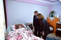 VALI ŞILDAK VE EŞINDEN BALIKESIR’IN EN YAŞLILARINA ÖZEL ZIYARET