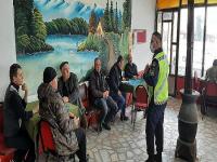 ''YOLCU TAŞIYAN SÜRÜCÜLERE YÖNELIK TRAFIK EĞITIMI'' YAPILDI