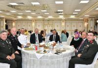 VALI ŞILDAK ŞEHIT AILELERI VE GAZILERLE YEMEKTE BIR ARAYA GELDI