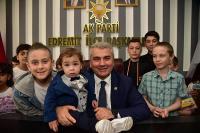 Ak Parti Balıkesir Milletvekili Mustafa Canbey, 23 Nisan Ulusal Egemenlik ve Çocuk Bayramı dolayısıyla bir mesaj yayınladı.