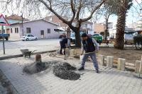 BURHANİYE’DE YEŞİL ALANLAR YENİLENİYOR