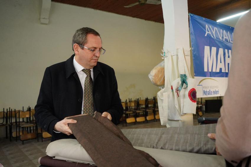 KUMAŞLARDAN, EL EMEĞİ ÜRÜNLERE HER ŞEY AYVALIK MAHALLE PAZARI’NDA