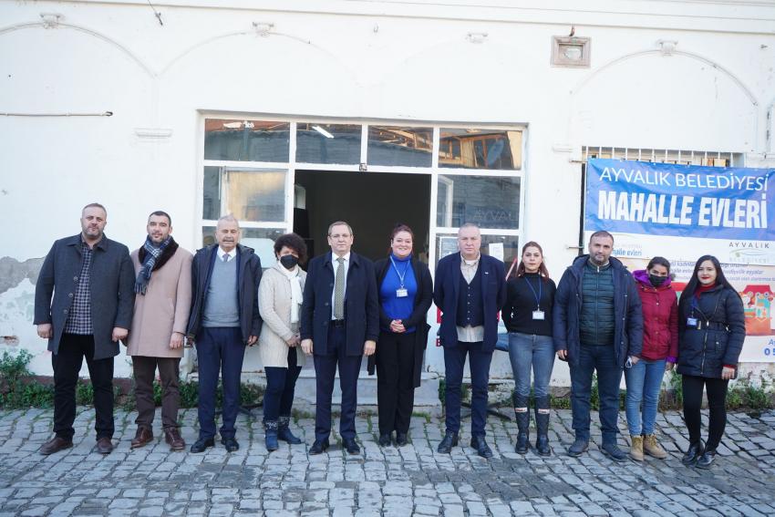 KUMAŞLARDAN, EL EMEĞİ ÜRÜNLERE HER ŞEY AYVALIK MAHALLE PAZARI’NDA