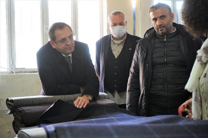 KUMAŞLARDAN, EL EMEĞİ ÜRÜNLERE HER ŞEY AYVALIK MAHALLE PAZARI’NDA