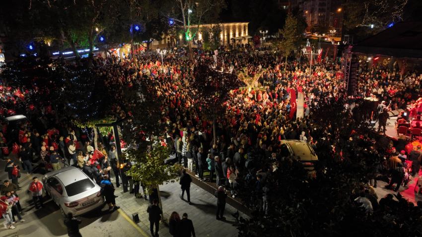 Akın, “Cumhuriyet kimsesizlerin kimsesidir”