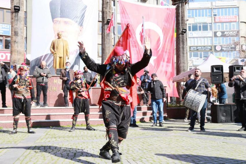 EDREMIT'TE ''MECI ŞENLIĞI'' YAPILDI