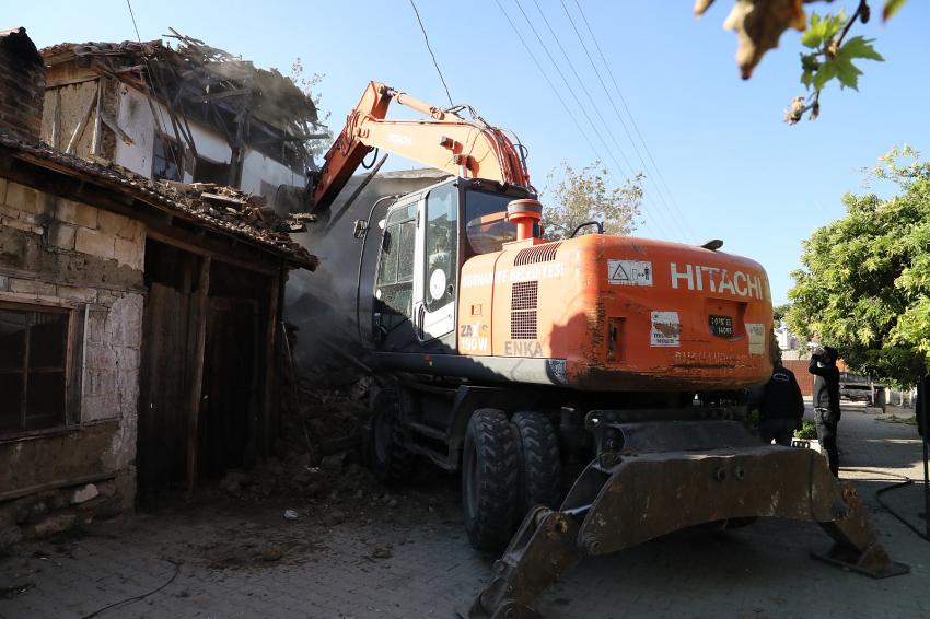 BURHANİYE METRUK BİNALARDAN KURTULUYOR