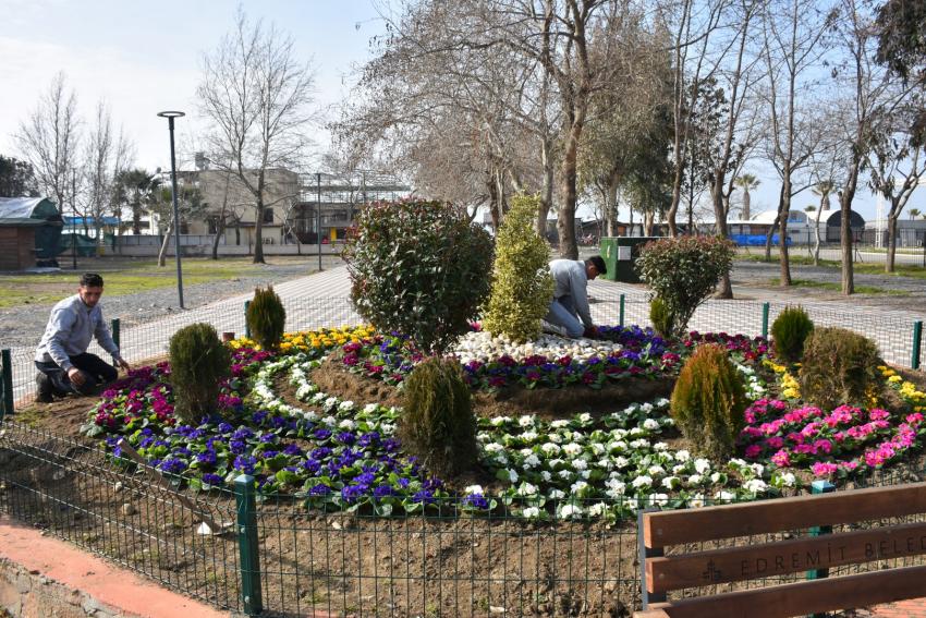 EDREMİT BAHARA ERKEN GİRDİ