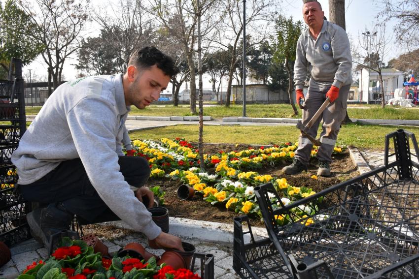 EDREMİT BAHARA ERKEN GİRDİ