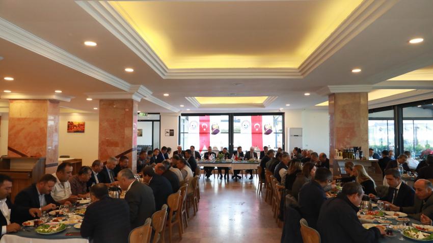 BAŞKAN DEVECİLER MUHTARLAR İLE BULUŞTU