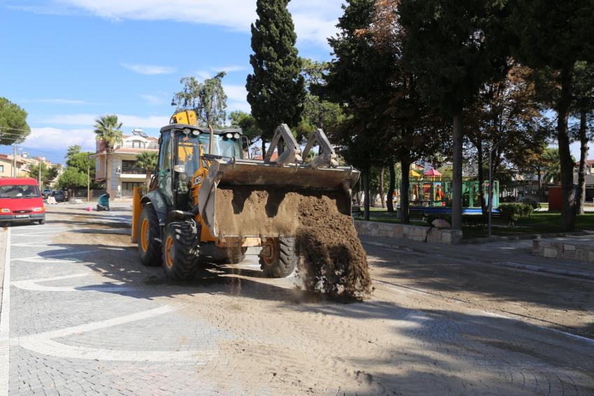 ÖĞRETMENLER MAHALLESİNDEKİ YOLLAR YENİLENİYOR
