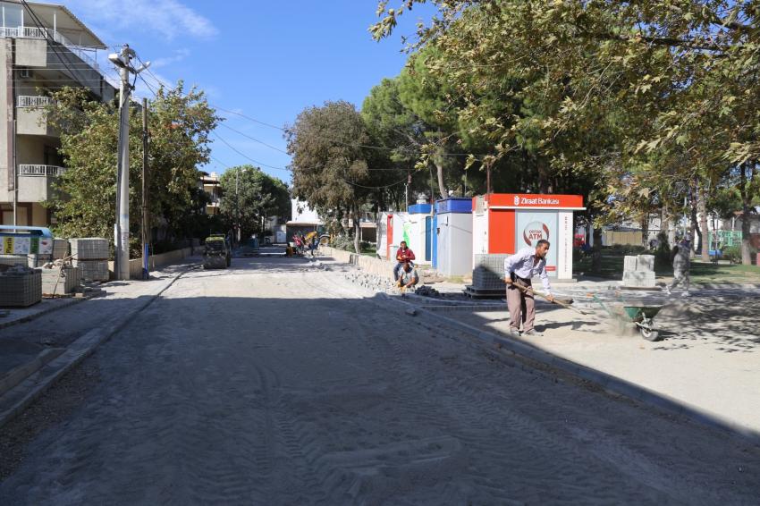 ÖĞRETMENLER MAHALLESİNDEKİ YOLLAR YENİLENİYOR